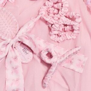 Love Shack Fancy X Goody Fabric Wrap Claw
Clip - Rosa Beaux